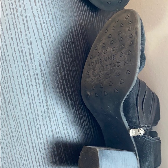 Black ankle boots with heel - Picture 4 of 4